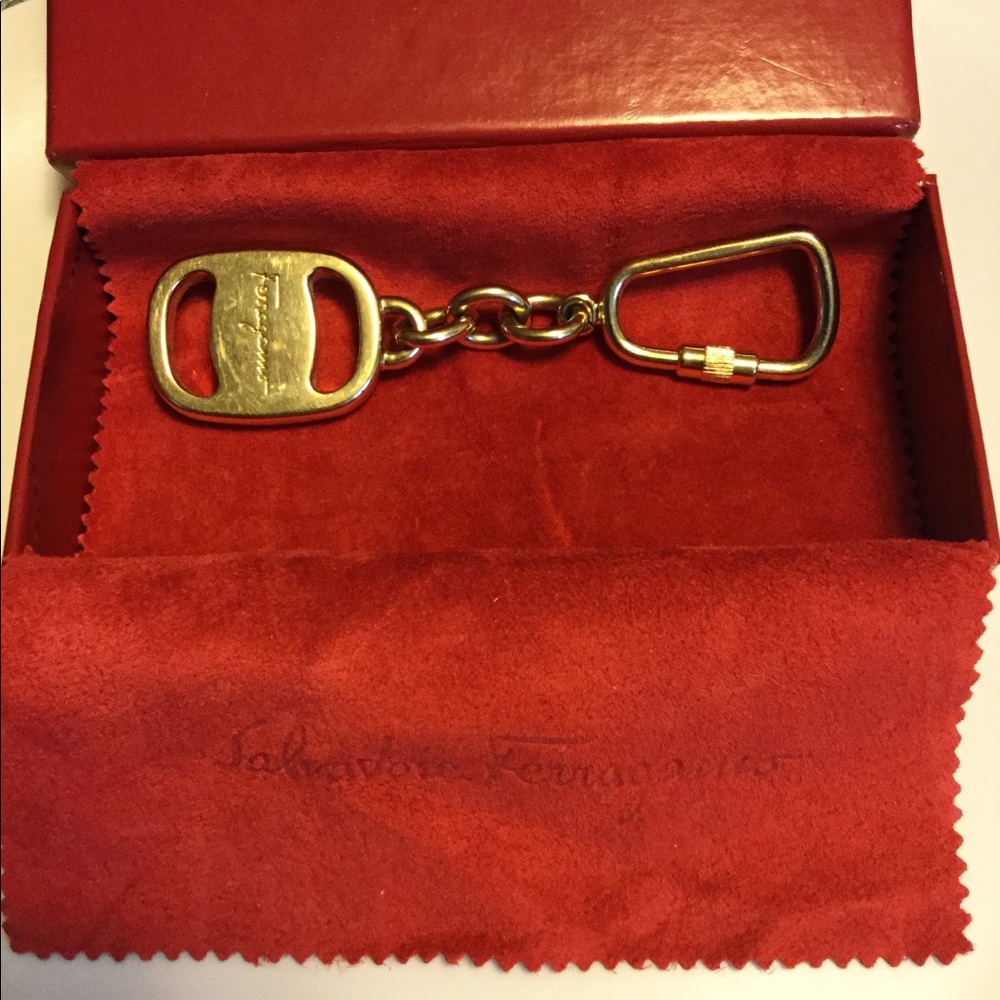 Salvatore Ferragamo Keychain 100% Authentic Unisex - Picture 7 of 8